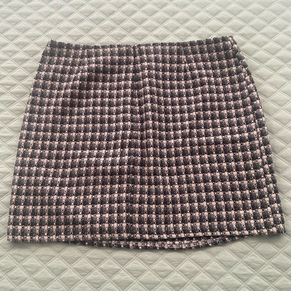 Chic Black and White Checkered Miniskirt - Picture 3 of 8